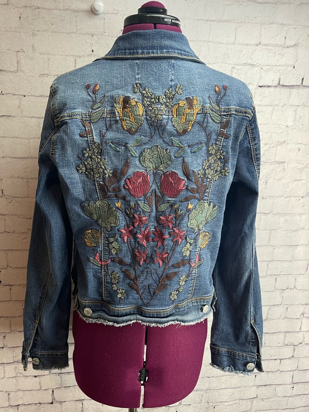 Nine West size medium jean jacket with embroidered flowers